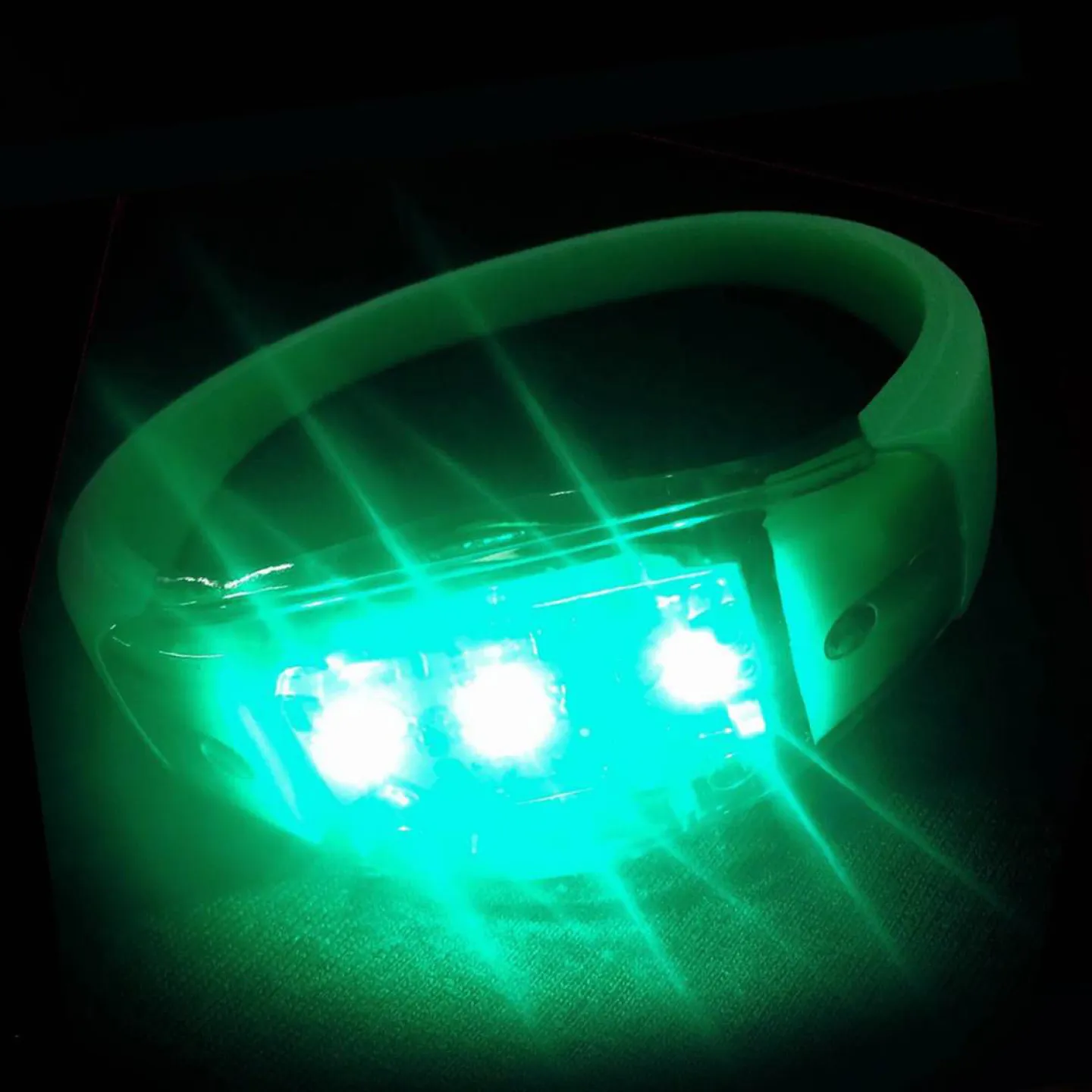 Sound activated LED armband bedrukken kopen.